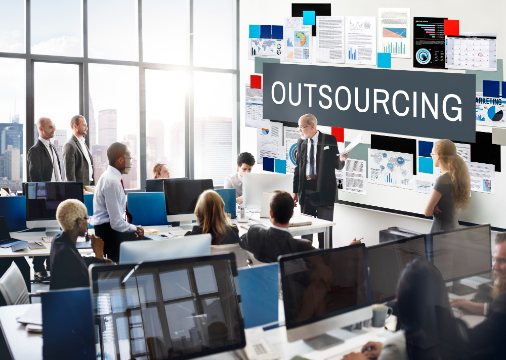 متى يتم الاستعانة بشركات الـ outsourcing 